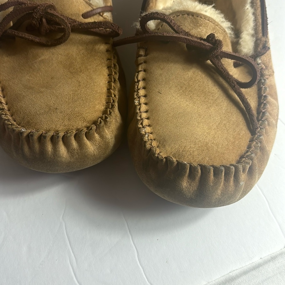 UGG| UGG Australia Dakota Moccasin slippers. Color Tan size 8 - Picture 5 of 15